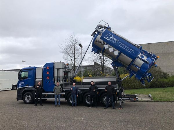 Dry substances vacuum truck with filter separator KOKS MegaVac